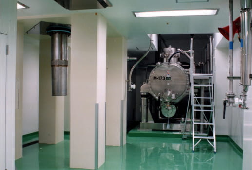 クリーンルーム内（遠心分離機、振動乾燥機）